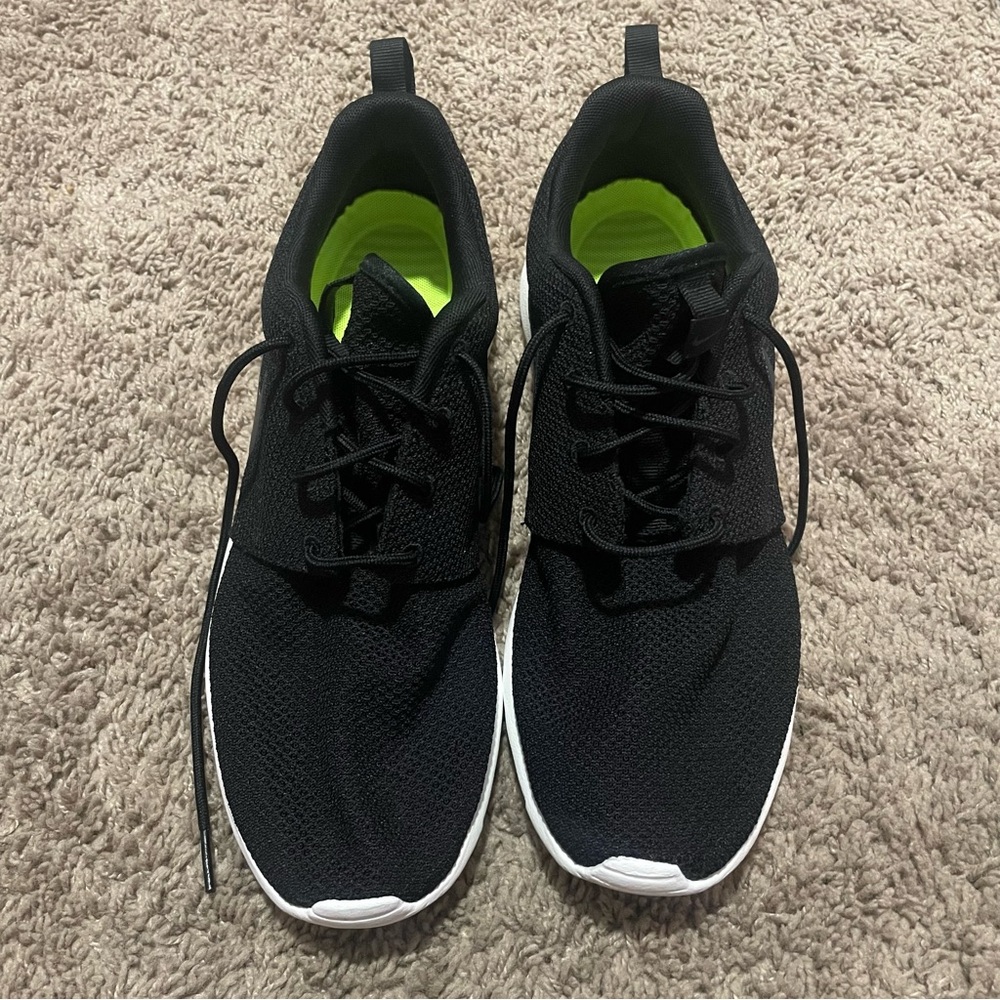 Nike Black and White Sneakers - Picture 3 of 6